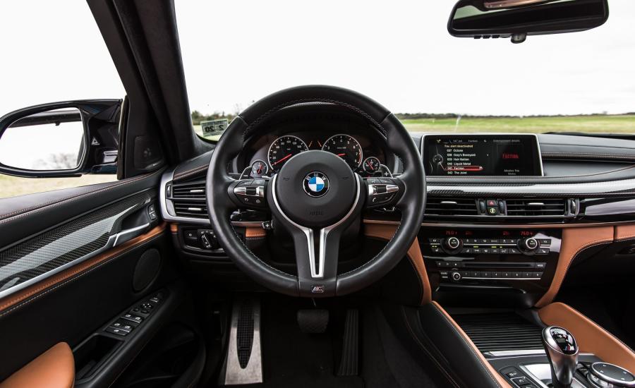 Интерьер BMW X6 M 2016 года  (US) (фото 5 из 18)
